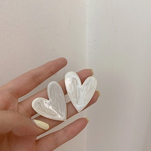 Boucles d'oreilles clous grand cœur blanc pour femme et fille, bijoux minimalistes esthétiques pour la vie quotidienne, avec goutte <span class=keywords><strong>de</strong></span> glaçure, pour <span class=keywords><strong>piercing</strong></span> d'<span class=keywords><strong>oreille</strong></span> - Product Image 4