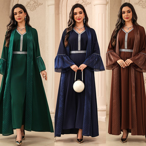Conjunto de 3 Piezas de Abaya Musulmana de Lujo al por Mayor de Dubái, Estilo Modesto para Eid, con Adornos Plateados y Mangas de Campana, para Todas las Ocasiones, Kaftan, Vestido de Ramadán - Product Image 2