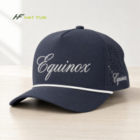 Casquette de baseball personnalisée à 5 panneaux avec logo en silicone, en nylon perforé découpé au laser, respirante pour l'entraînement sportif