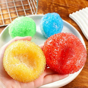 La balle de smoothie au fructose a une texture plastique et fait un bruit crépitant lorsqu'on la pince. - Product Image 3