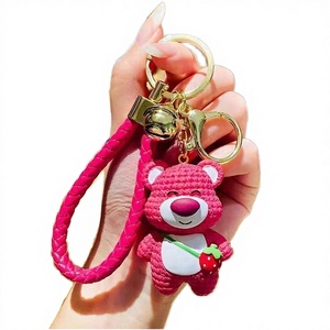 En gros, Pendentif Coolter Mignon Ourson Fraise en Tissu, Décoration pour Sac à Dos, Sac de Couple, Chaîne de Suspension, Cadeau Décoratif, Porte-clés - Product Image 3