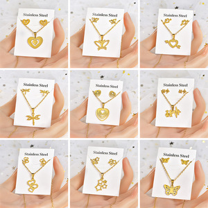 Set di Gioielli con Collana e Orecchini in Acciaio Inossidabile Placcato Oro con Catena in Lega, Pendenti a Forma di Corona, Stella e Cuore per Uomo e Donna - Product Image 2