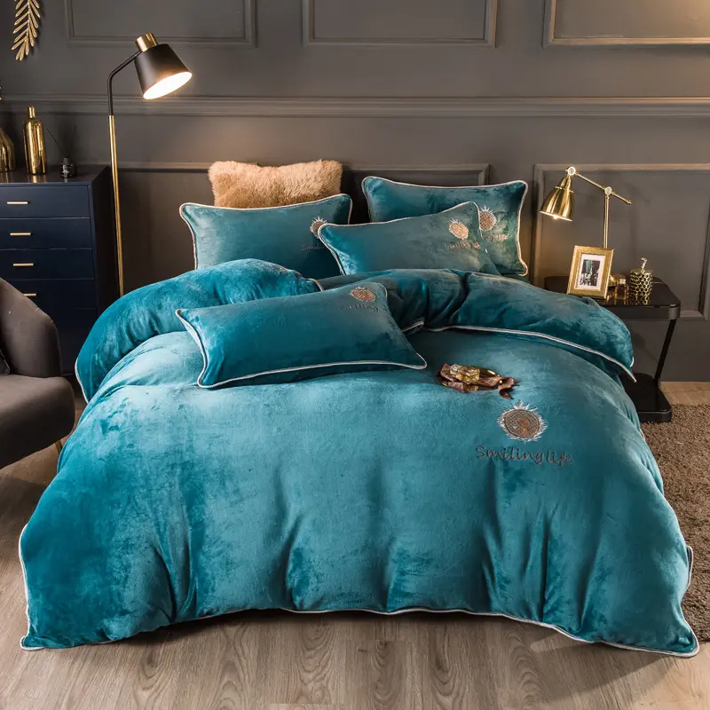 High super quality designer bedding logo Coral fleece bedding sets Supplier king bed sheet set