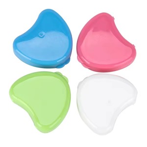 Футляр для хранения полудентурной протезной системы в форме сердца, для временных зубных протезов и ретейнеров - Product Image 1