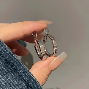Pendientes de aro de acero inoxidable plateado con diseño geométrico para mujer, joyería de moda - Product Image 2