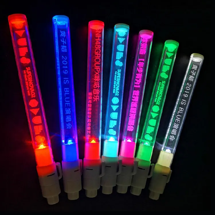Eventi di concerti per feste personalizzati logo acrilico multicolor light up led glowing led cheer mini pen lampeggiante stick