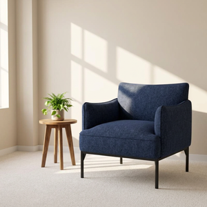 Fauteuil d'appoint moderne de luxe pour salon, avec pieds en métal noir et tissu bleu foncé, idéal pour chambre, appartement, hôtel - Product Image 1