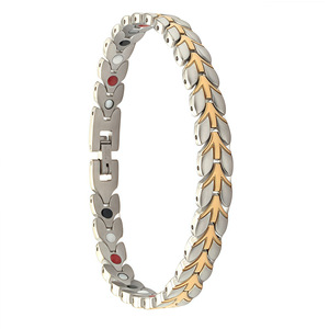 <span class=keywords><strong>Bracciale</strong></span> Magnetico 4 in 1 in Acciaio Inossidabile per Uomo e Donna, Placcato Sottovuoto, Gioielli alla Moda in Confezione Regalo - Product Image 1