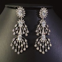 Parure Collier et Boucles d'Oreilles en Cuivre Plaqué Platine avec Zircon et Pompon pour Femme – Style Luxe Léger, Haute Qualité, Idéal Mariage, Cadeau, Soirée – Vente en Gros