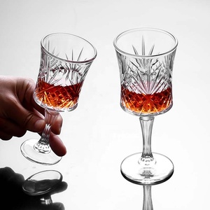 Verre à vin vintage tendance et esthétique, verre à pied multi-usages gravé au diamant pour <span class=keywords><strong>champagne</strong></span> et cocktails, idéal pour la maison, le bar et les mariages - Product Image 3