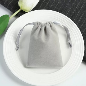 Pochette en velours personnalisée avec cordon de serrage et ruban en satin, sac cadeau multicolore doux pour l'emballage d'huiles essentielles, de savons et de cosmétiques - Product Image 6
