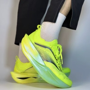 Lüks yeni marka erkek ve kadın hafif ve çok yönlü karbon tabak koşu ayakkabıları yüksek kalite spor ayakkabı - Product Image 1