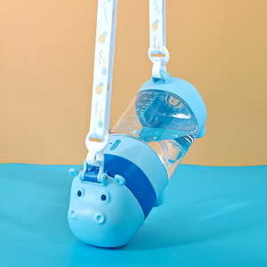 แก้วหัดดื่มแบบหลอดดูดลายการ์ตูน Tritan ปลอดสาร BPA เป็นมิตรกับสิ่งแวดล้อม ป้องกันการหก ขนาด 10 ออนซ์ สำหรับเด็กอายุ 1-3 ปี ล้างในเครื่องล้างจานได้ พร้อมสายสะพาย - Product Image 4