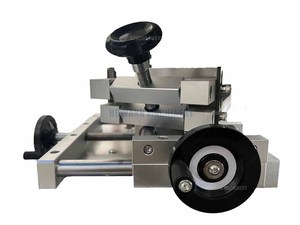 Machine d'étiquetage de bouteilles rondes robuste construite pour un fonctionnement continu - Product Image 2