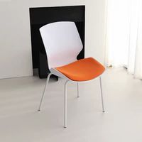 Chaise de conférence minimaliste légère sans accoudoirs empilable pour réception et réunions de bureau