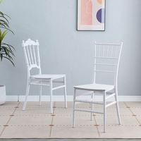 Chaise en plastique creuse à barre verticale empilable pour événements, banquets, hôtels, mariages et fêtes - Vente en gros