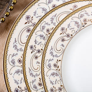 <span class=keywords><strong>Service</strong></span> <span class=keywords><strong>de</strong></span> Table Luxe 60 Pièces <span class=keywords><strong>pour</strong></span> <span class=keywords><strong>12</strong></span> <span class=keywords><strong>Personnes</strong></span>, <span class=keywords><strong>Vaisselle</strong></span> en Porcelaine Fine Dorée <span class=keywords><strong>pour</strong></span> Hôtels - Product Image 6