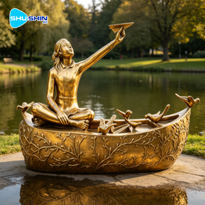 Grande Statua Moderna 3D in Bronzo di Ragazza che Tiene un Aeroplanino, Scultura per Giardino Esterno e Fontana d'Acqua - Product Image 5