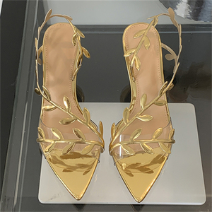 Collection Été-Automne XSD Factory : Sandales de mariée à talons hauts à bout ouvert, à enfiler, en cuir métallisé, design tendance à pois dorés - Product Image 1