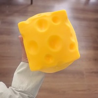 Juguete Antiestrés de Queso Cuadrado Realista, de Goma, Perfecto para Liberar la Tensión en el Aula; Gadget de Descompresión de Rebote Lento
