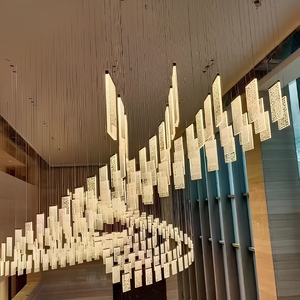 Lustre suspendu en acrylique en spirale, design moderne et personnalisé, simple, pour hall d'hôtel, villa, salon - Product Image 2