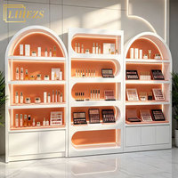Étagère de présentation cosmétique blanche professionnelle, présentoir de salon de beauté, luminaires LED, rangement arqué, salle d'exposition de maquillage haut de gamme