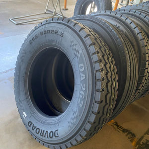 Pneus de camion de bonne qualité, neufs, 295/80R22.5 315/80R22.5 12R22.5 pour utilisation sur remorque, directement de l'usine, faciles à remplacer avec garantie - Product Image 1