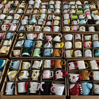 Vente en gros de tasses en céramique de forme irrégulière, mignonnes et à motifs de dessins animés, en porcelaine, pour café, thé, lait, eau, cadeau, maison, fêtes