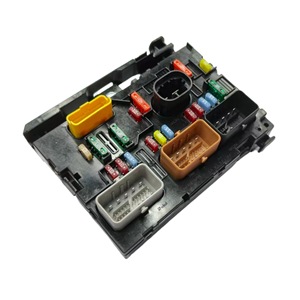 กล่องฟิวส์ Peugeot Citroen รุ่น 6500FH 9664055780 สำหรับ 307 C5 L11 ที่ยึดรีเลย์รถยนต์ - Product Image 2