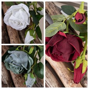 Bouquet de roses artificielles en velours CallaFloral, rouge foncé, polyester, décorations de mariage - Product Image 3