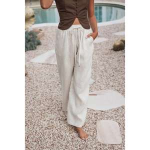 กางเกงลำลองสำหรับใส่ทำงานสำหรับผู้หญิง ผลิตจากผ้าที่มีน้ำหนักเบาและโครงสร้างที่สวมใส่สบายสำหรับใช้ในชีวิตประจำวัน - Product Image 4