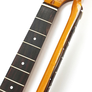Mástil de guitarra ST de arce natural tostado con 22 trastes, acabado nitro brillante y diapasón de palisandro - Product Image 2