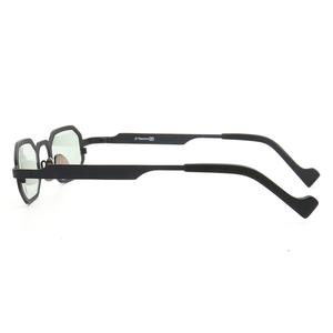 <span class=keywords><strong>Occhiali</strong></span> <span class=keywords><strong>da</strong></span> Sole in Titanio Poligonali 7024, Stile <span class=keywords><strong>Vintage</strong></span> per Uomo e Donna, <span class=keywords><strong>Occhiali</strong></span> <span class=keywords><strong>da</strong></span> Sole Trendy Retrò con Personalità, Montatura Irregolare - Product Image 6