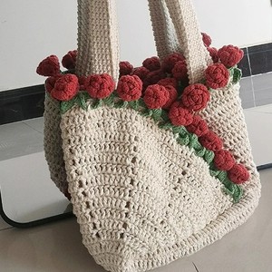 กระเป๋าถือถักโครเชต์ลายดอกกุหลาบแฮนด์เมด ของขวัญสุดโรแมนติกสำหรับแฟนสาว เพื่อนสนิท วันวาเลนไทน์ สินค้ามีจำนวนจำกัด - Product Image 3
