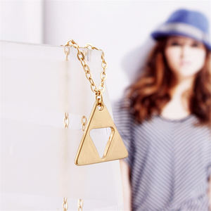 Collar con colgante Triforce de metal para mujer, estilo minimalista, geométrico - Product Image 4