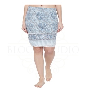 ผ้าซารองพิมพ์ลายบล็อกทำมือสำหรับผู้หญิงรุ่นใหม่ล่าสุด ผ้าคลุมบิกินี่น้ำหนักเบา เหมาะสำหรับใส่ไปเที่ยวทะเลและรีสอร์ทในช่วงฤดูร้อน - Product Image 2