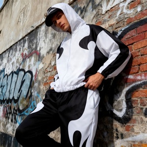 Ensemble de survêtements décontractés pour hommes en nylon, style urbain, avec sweat à capuche zippé et pantalon de jogging, fabriqué sur mesure - Product Image 3