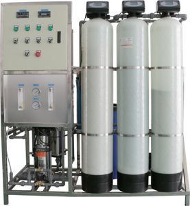 Petite usine <span class=keywords><strong>de</strong></span> traitement d'eau industrielle par osmose inverse <span class=keywords><strong>de</strong></span> 500 L/h avec réservoir adoucisseur, <span class=keywords><strong>prix</strong></span> du système d'osmose inverse <span class=keywords><strong>de</strong></span> 500 LPH pour l'eau potable - Product Image 1