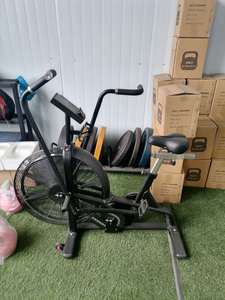 Bicicleta de resistencia al viento sin potencia Unisex de Club comercial Bicicleta de ejercicio cardiovascular de ajuste cruzado Bicicleta de giro estática - Product Image 6