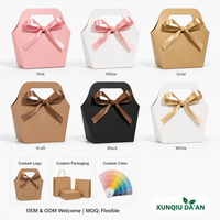 Sac en papier kraft écologique créatif avec poignée découpée et nœud en ruban de satin pour cosmétiques, bijoux, cadeaux et cadeaux d'anniversaire