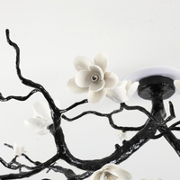 Plafonnier en céramique noir à motif floral, design rustique en forme de branche d'arbre avec abat-jour floraux