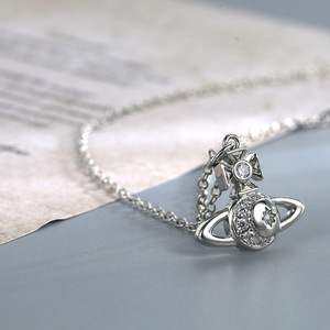 Conjunto de Collar y Pendientes de Latón con Circonitas para Mujer, Diseño de Luna, Saturno y Estrella, Estilo Reina Occidental Vivienne, Novedad, para Aniversario, Venta al por Mayor - Product Image 1