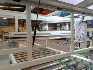 Machine de pulvérisation de colle à base d'<span class=keywords><strong>eau</strong></span> AB <span class=keywords><strong>sur</strong></span> panneaux en Fiber-ciment, SPC, bobine métallique, panneau en nid d'abeille - Product Image 2