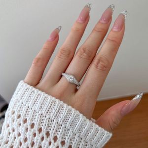 Anillos de Compromiso y Promesa de Boda Dylam de Diseño Clásico para Mujer, Joyería Fina de Plata de Ley 925 con Circonita Cúbica 5A, Resistentes al Deslustre - Product Image 4