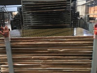 Contreplaqué filmé sur mesure 17 mm, noyau en pin radiata et eucalyptus, colle AICA E0, placage de bouleau de première qualité, coffrage de construction