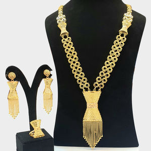 Bijoux en acier inoxydable plaqué or 24 carats de qualité supérieure Collier de style à la mode Boucles d'oreilles et bague - Product Image 1