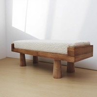 Banc d'appartement de chambre d'hôtel Wabi-sabi, design moderne européen, cadre en bois massif, banc rembourré en tissu bouclé blanc