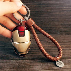 Porte-clés en métal <span class=keywords><strong>de</strong></span> style anime Iron Man et <span class=keywords><strong>Captain</strong></span> <span class=keywords><strong>America</strong></span>, accessoire <span class=keywords><strong>de</strong></span> luxe Avengers, style tendance pour offrir en cadeau - Product Image 4