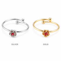 Roségold-Plattierter Edelstahlring mit Rotem Labor-Zirkon, Gravierte Blume, Offen Verstellbar, Dünn und Trendy für Damen