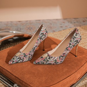 Escarpins de mariée à bout pointu, talon aiguille de 5 à 8 cm, dessus en textile Paisley, décorés de strass, pour mariage ou tenue de soirée - Product Image 3